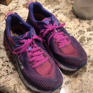 Hoka one size 9 shoes - Arahi